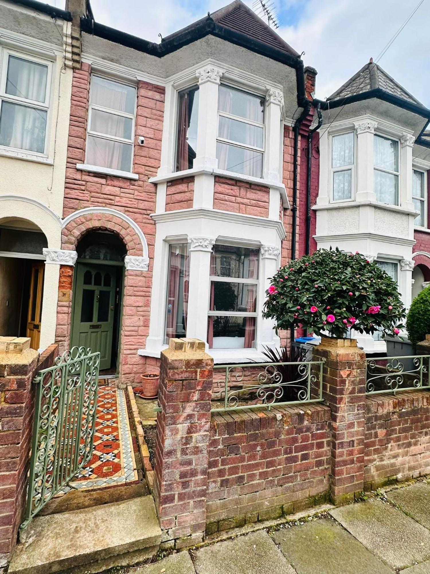 Charming, Renovated Residence In Willesden Green London Kültér fotó