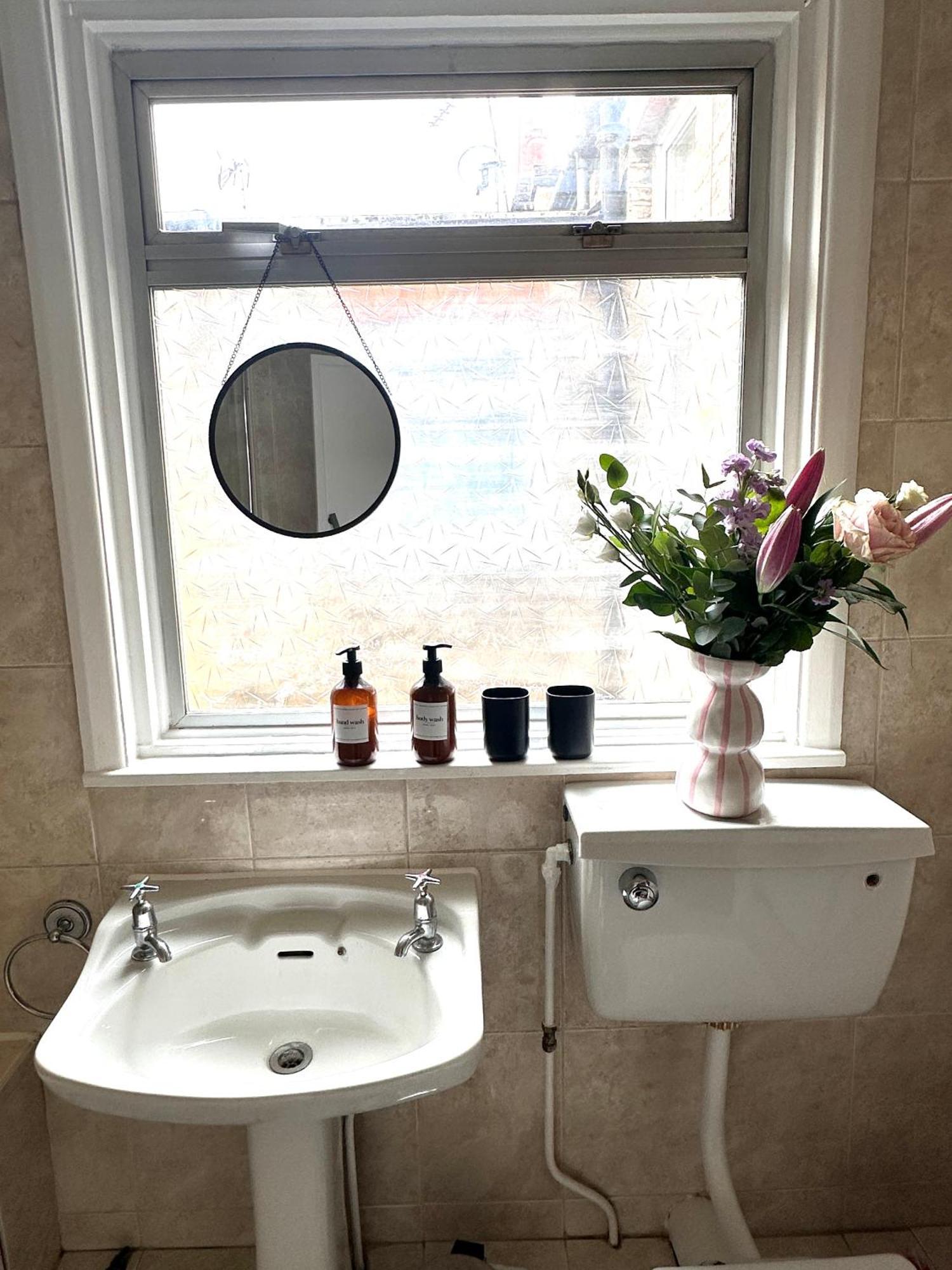 Charming, Renovated Residence In Willesden Green London Kültér fotó